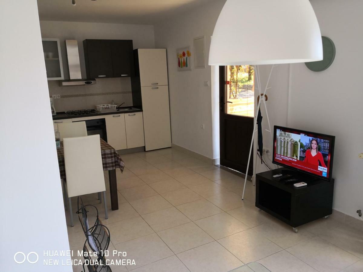Apartmans Luce E Stella Malinska Buitenkant foto