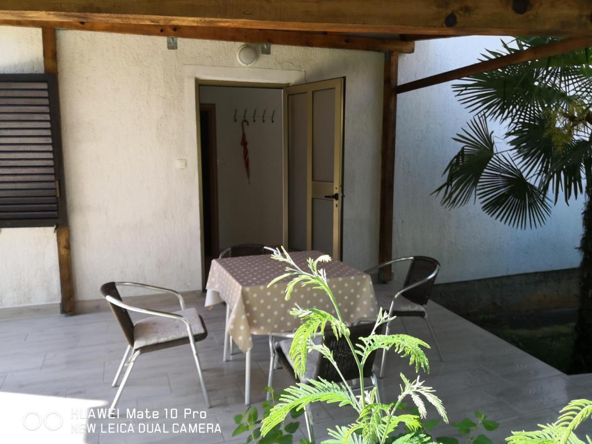 Apartmans Luce E Stella Malinska Buitenkant foto