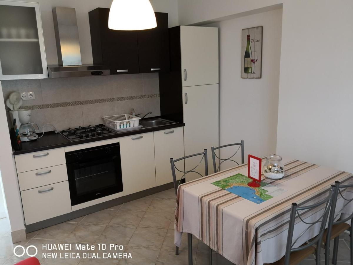 Apartmans Luce E Stella Malinska Buitenkant foto