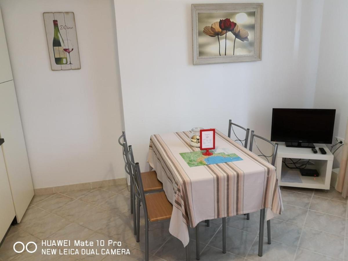 Apartmans Luce E Stella Malinska Buitenkant foto