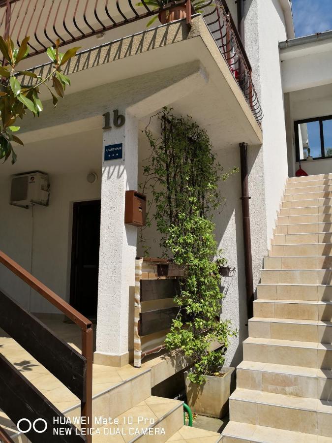 Apartmans Luce E Stella Malinska Buitenkant foto